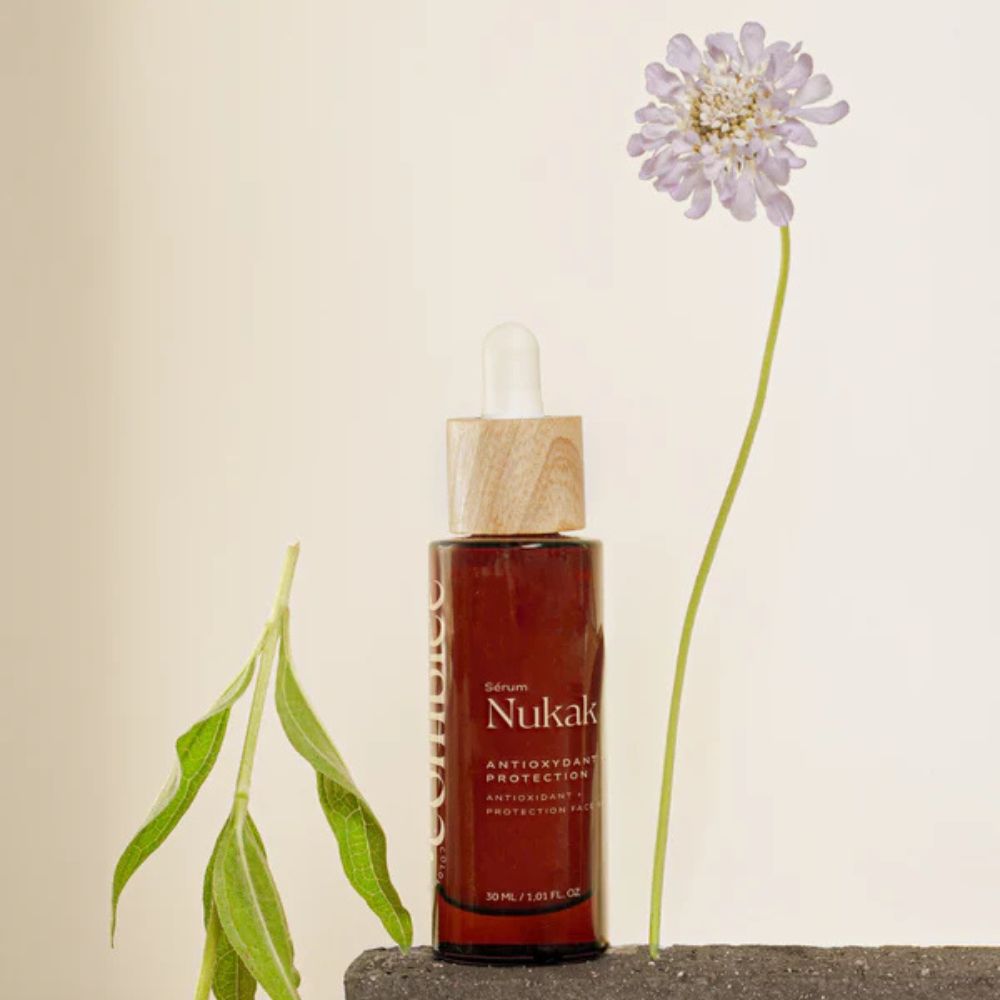 Sérum visage Nukak Comblée pour peau sensible, formulé pour aider à préserver l’éclat de la peau.