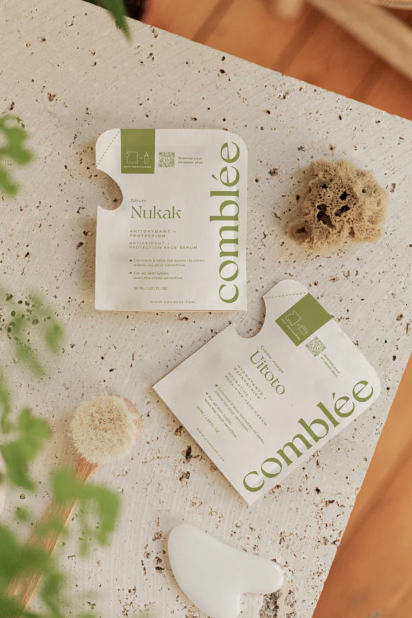 Produit cosmétique rechargeable mis en scène dans un décor épuré évoquant une routine plus durable.