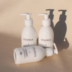 Flacons du Lait Corps Thé Blanc Léonia, soin corps hydratant pour une peau plus lumineuse et confortable.