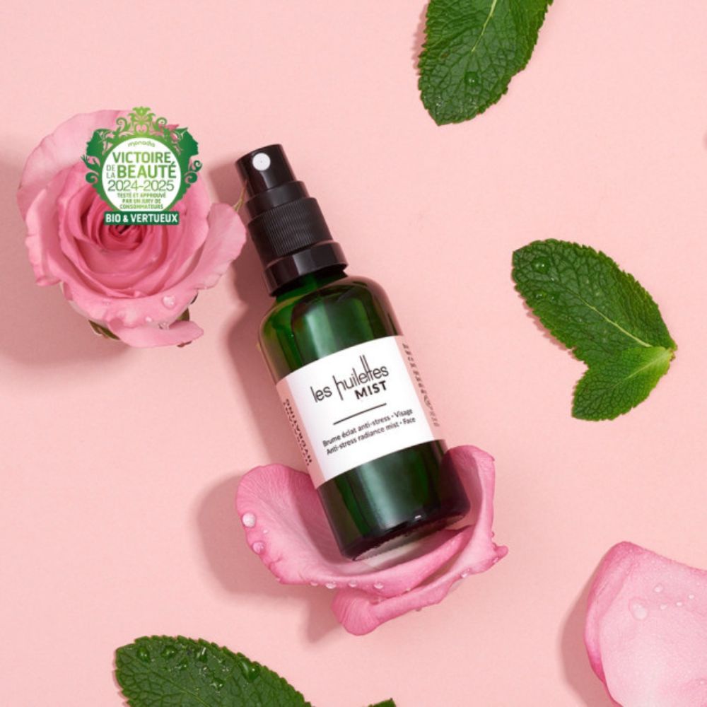 Brume visage MIST Les Huilettes aux notes florales de rose, géranium et mélisse pour rafraîchir la peau.