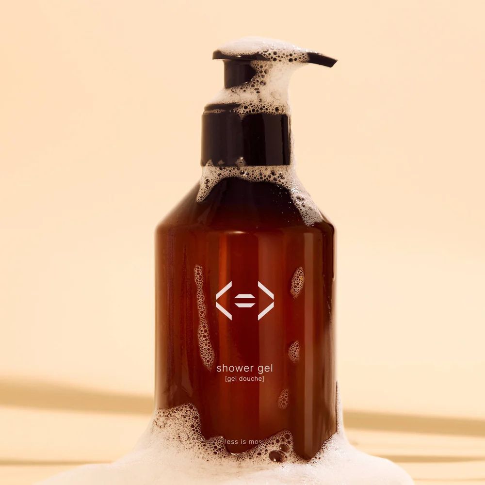 Flacon rechargeable Less is More 250 ml, format réutilisable pour gel douche, shampooing ou gel lavant mains à diluer.