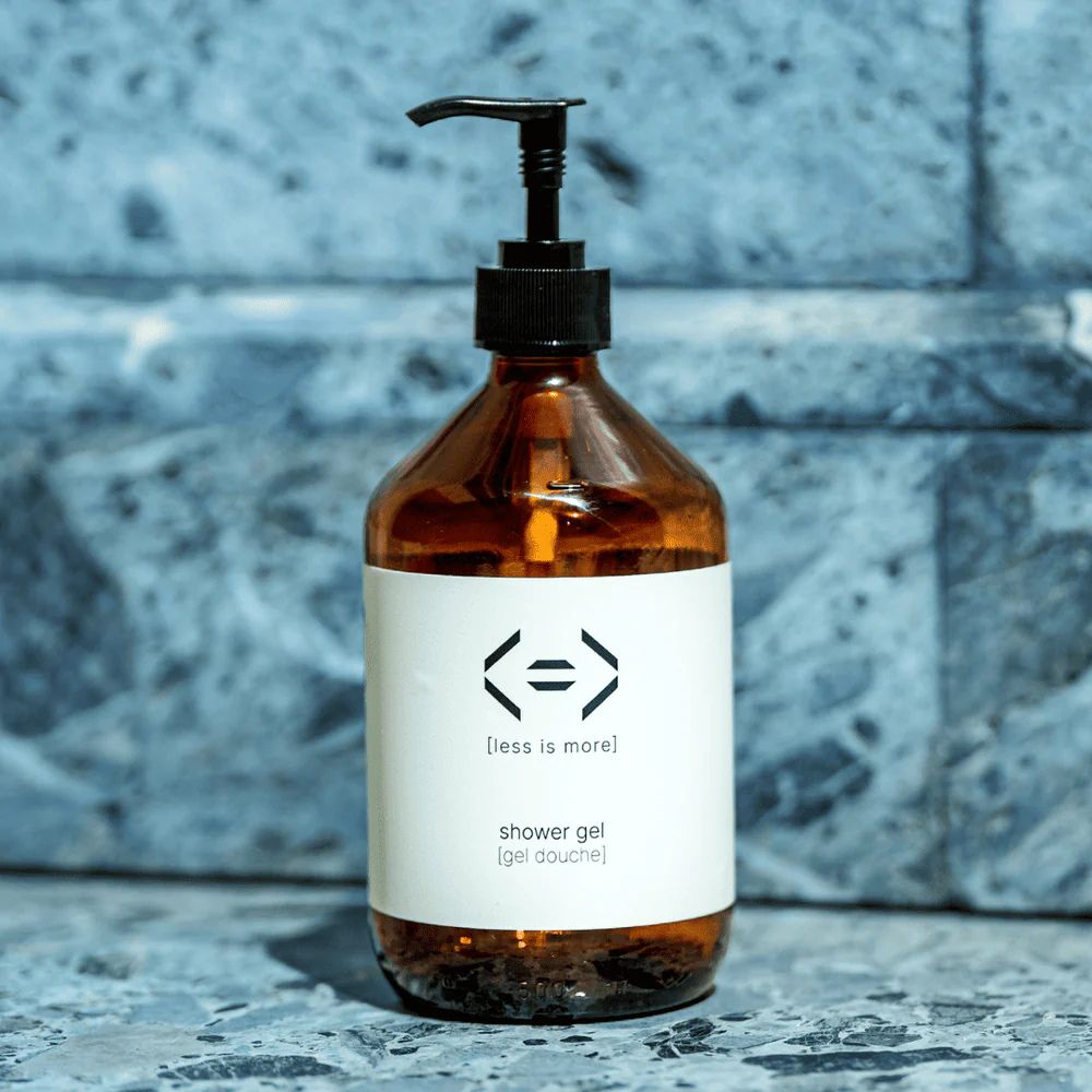 Flacon rechargeable Less is More 500 ml, bouteille réutilisable pour préparer un soin lavant en poudre à diluer.