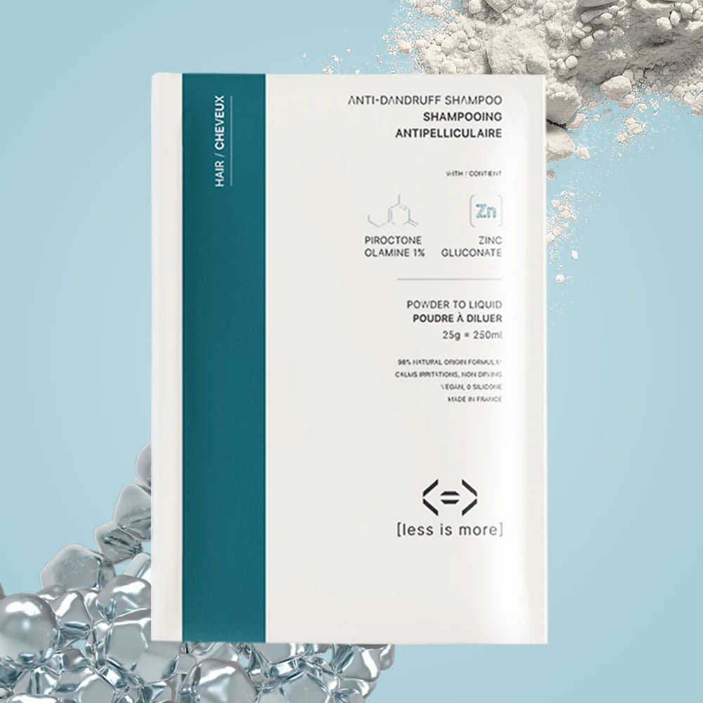 Recharge de shampooing antipelliculaire Less is More en poudre à diluer, à activer avec de l’eau à la maison.
