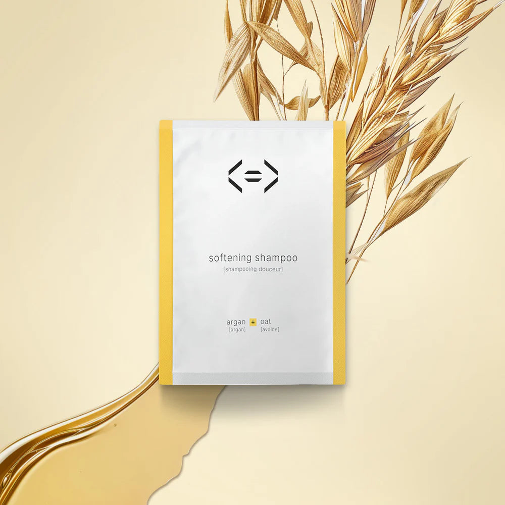 Recharge de shampooing Less is More à l’argan et à l’avoine, formule en poudre pour cheveux secs et en manque de douceur.