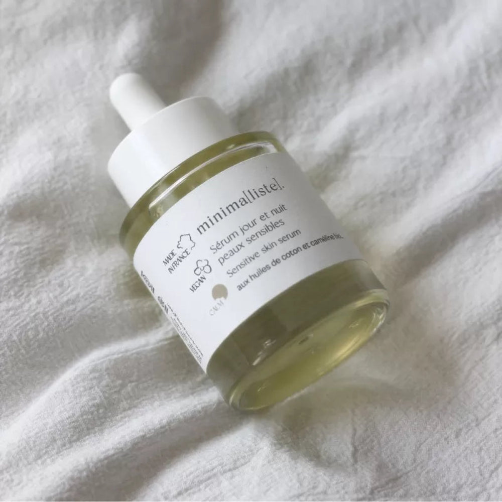 Sérum visage Minimaliste aux huiles bio de coton et de cameline, soin apaisant pour peaux sensibles ou réactives.