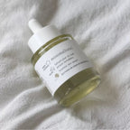 Sérum visage Minimaliste aux huiles bio de coton et de cameline, soin apaisant pour peaux sensibles ou réactives.