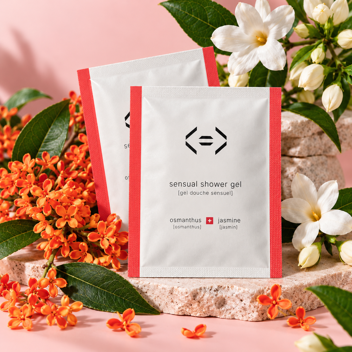 Deux recharges de gel douche Less is More Osmanthus et Jasmin entourées de fleurs