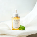 Ampoule apaisante SKIN1004 à la centella asiatica, soin K-Beauty pour une routine visage minimaliste.