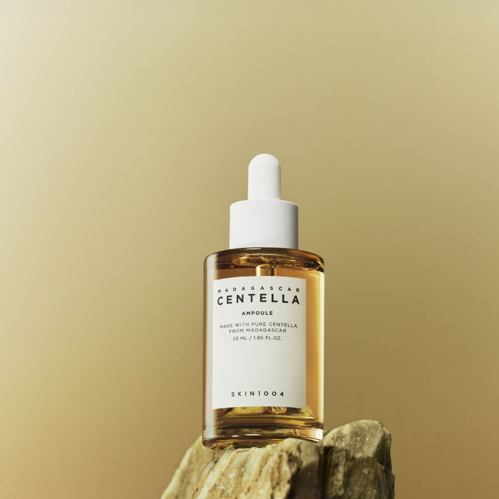 Ampoule visage SKIN1004 à la centella, soin hydratant adapté aux peaux délicates ou sujettes aux inconforts.