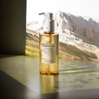 Huile démaquillante légère SKIN1004, nettoyant visage à la centella avec texture fluide et fini non gras.