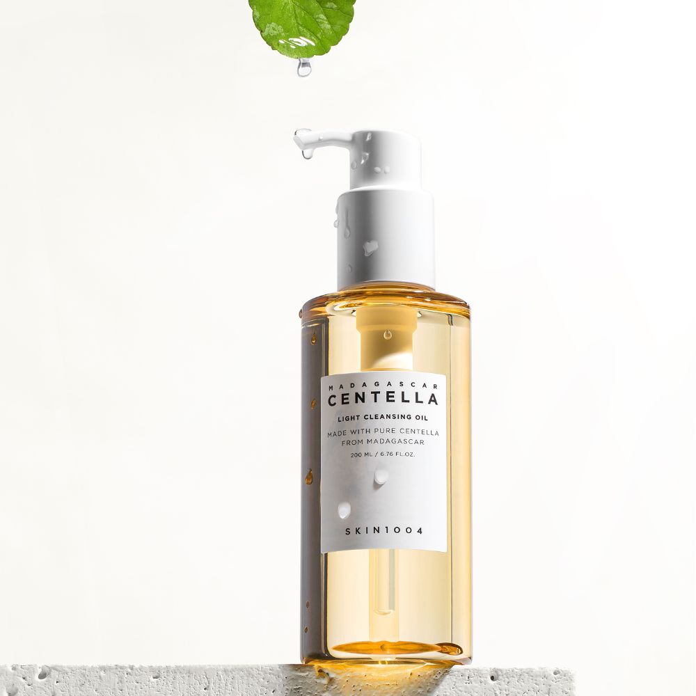 Huile nettoyante SKIN1004 à la centella asiatica, soin démaquillant doux adapté aux routines peaux sensibles.