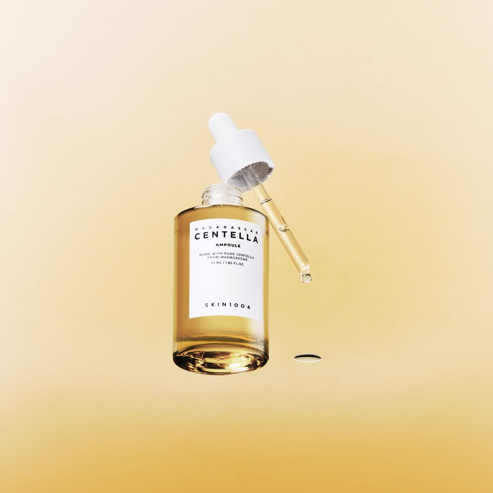 Texture fluide de la Madagascar Centella Ampoule SKIN1004, soin visage léger pour hydrater et apaiser.