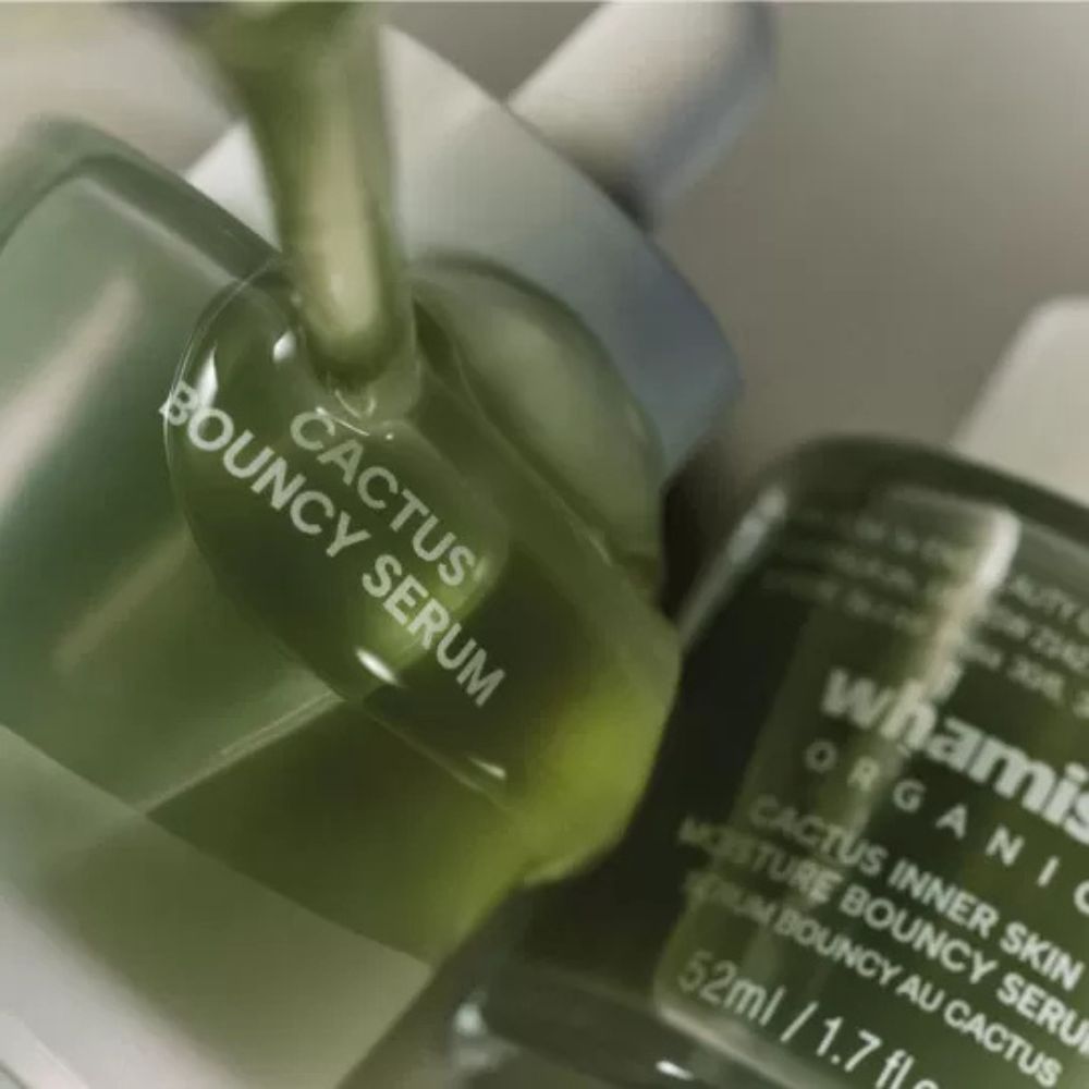 Flacons du Cactus Bouncy Serum Whamisa, sérum visage hydratant à la texture essence dense.