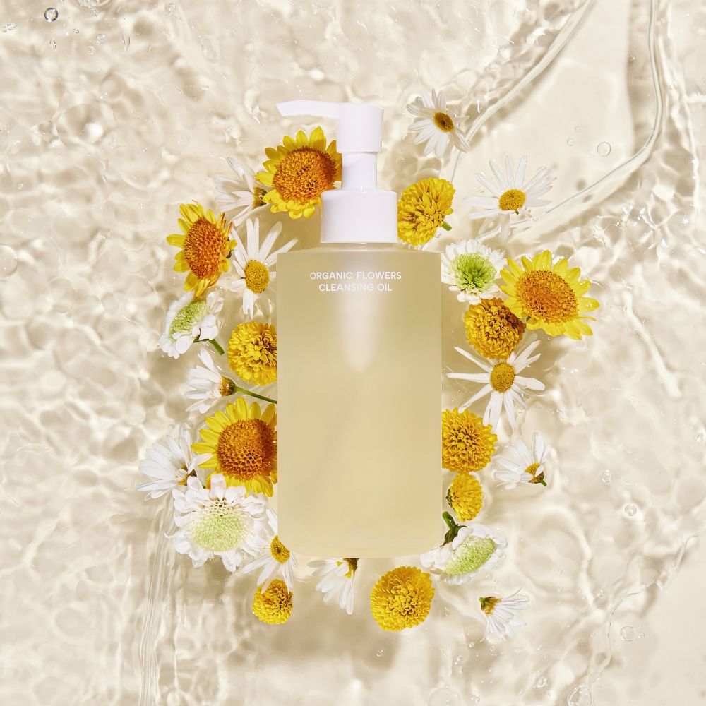 Organic Flowers Cleansing Oil Whamisa, huile démaquillante aux fleurs fermentées pour nettoyer la peau en douceur.