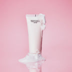 Organic Flowers Foam Cleansing Cream Whamisa, nettoyant visage K-Beauty à la texture crème qui mousse au contact de l’eau.